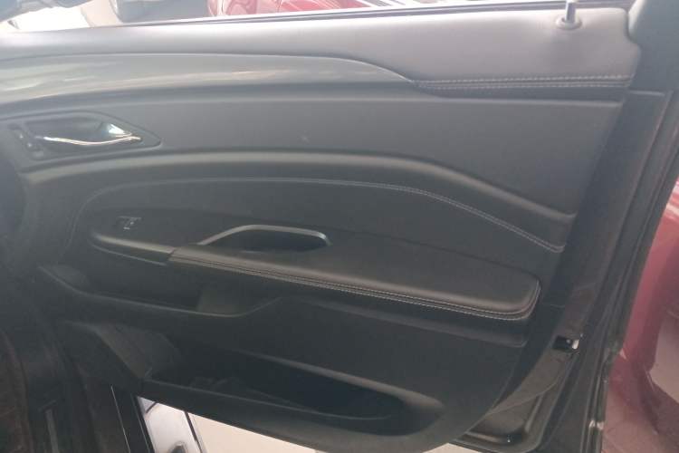 Used Cadillac SRX 2015 3.0L Comfort Version Right Front Door Interior