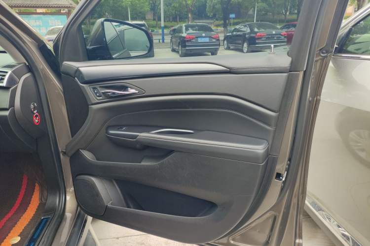 Used Cadillac SRX 2015 3.0L Comfort Version Right Front Door Interior