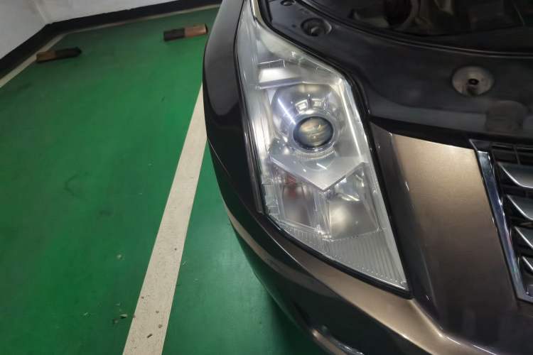 Used Cadillac SRX 2015 3.0L Comfort Version Right Front Headlight