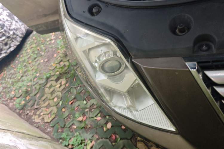 Used Cadillac SRX 2015 3.0L Comfort Version Right Front Headlight