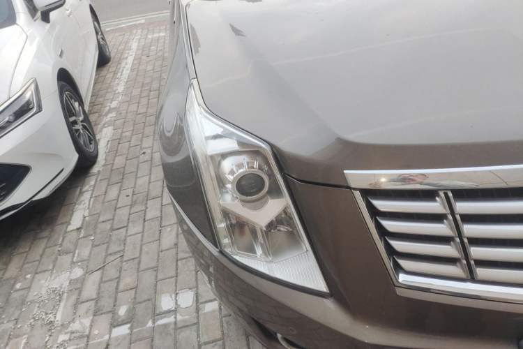Used Cadillac SRX 2015 3.0L Elite Model Right Front Headlight