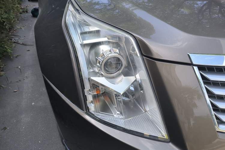 Used Cadillac SRX 2015 3.0L Elite Model Right Front Headlight