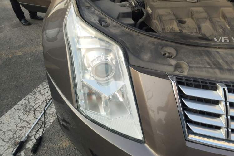 Used Cadillac SRX 2015 3.0L Elite Model Right Front Headlight