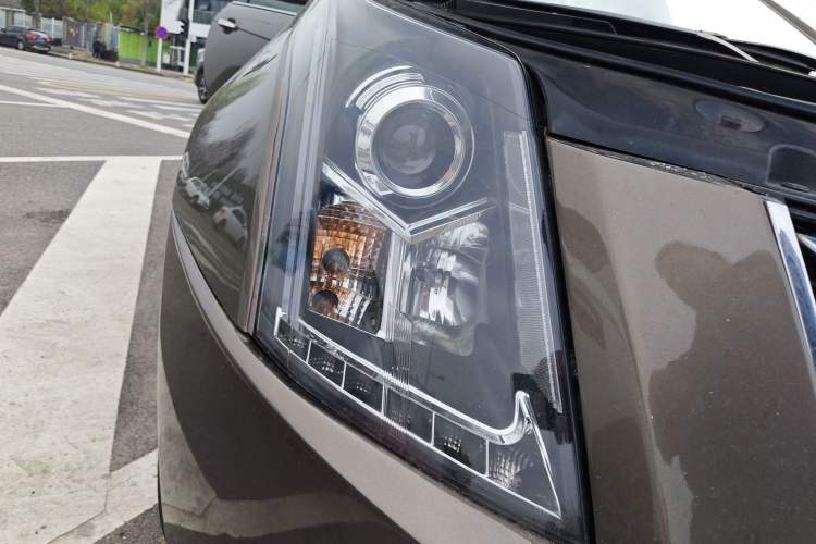 Used Cadillac SRX 2015 3.0L Comfort Version Right Front Headlight