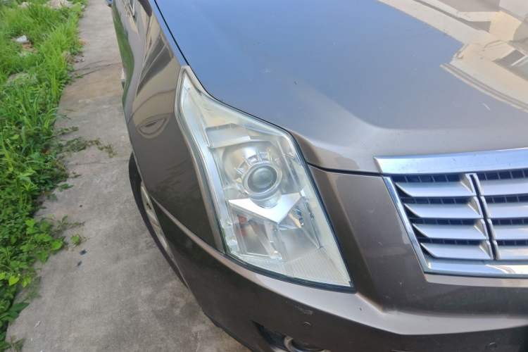 Used Cadillac SRX 2015 3.0L Comfort Version Right Front Headlight