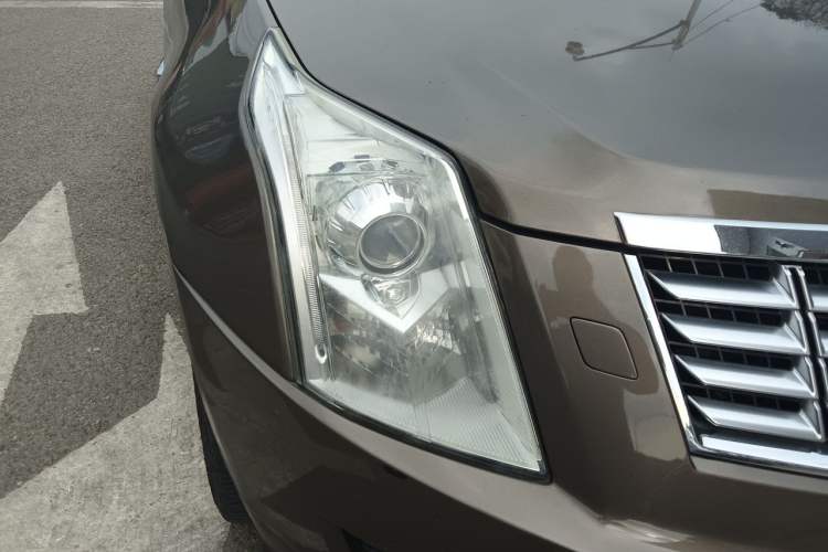Used Cadillac SRX  Right Front Headlight
