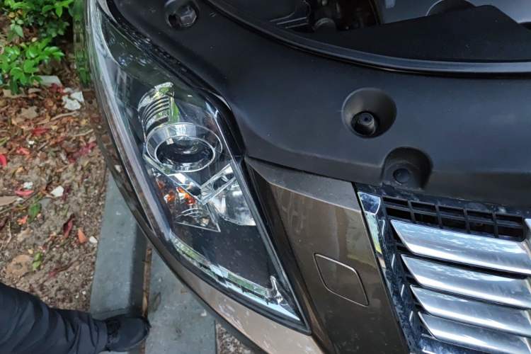 Used Cadillac SRX 2015 3.0L Elite Model Right Front Headlight