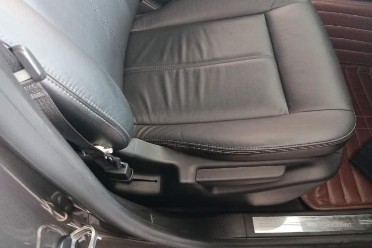Used Cadillac SRX 2015 3.0L Comfort Version Right Front Seat