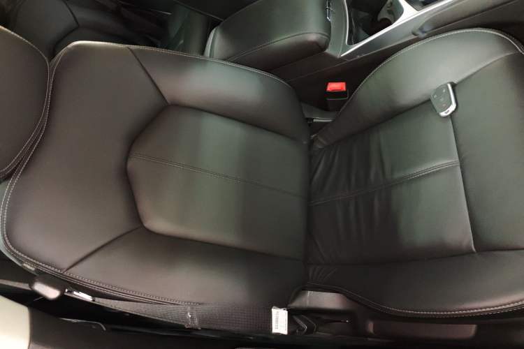 Used Cadillac SRX 2015 3.0L Comfort Version Right Front Seat