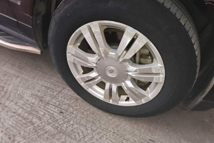 Used Cadillac SRX 2015 3.0L Elite Model Right Front Wheel Hub