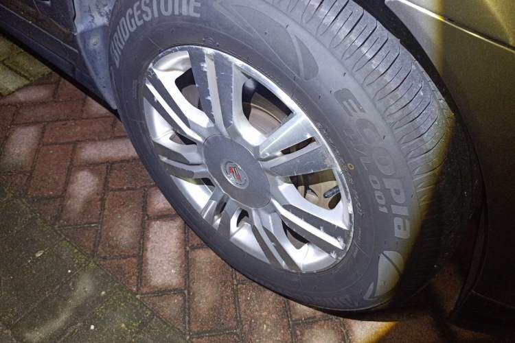 Used Cadillac SRX 2015 3.0L Elite Model Right Front Wheel Hub