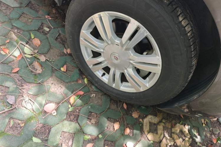 Used Cadillac SRX 2015 3.0L Comfort Version Right Front Wheel Hub