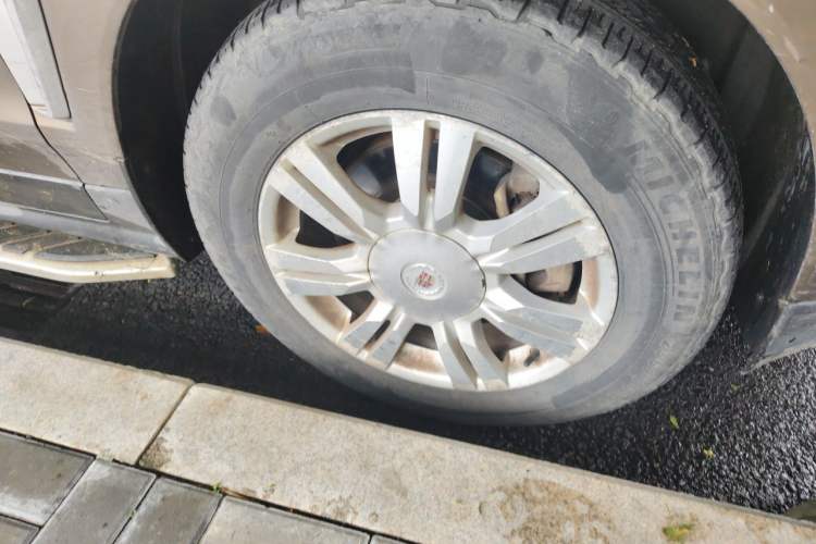 Used Cadillac SRX 2015 3.0L Comfort Version Right Front Wheel Hub