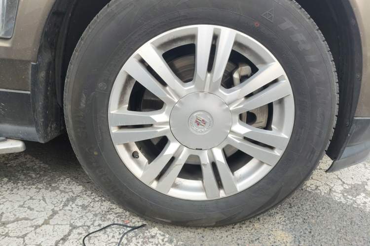 Used Cadillac SRX 2015 3.0L Elite Model Right Front Wheel Hub