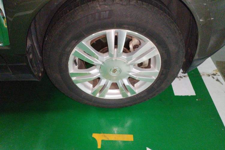 Used Cadillac SRX 2015 3.0L Elite Model Right Front Wheel Hub