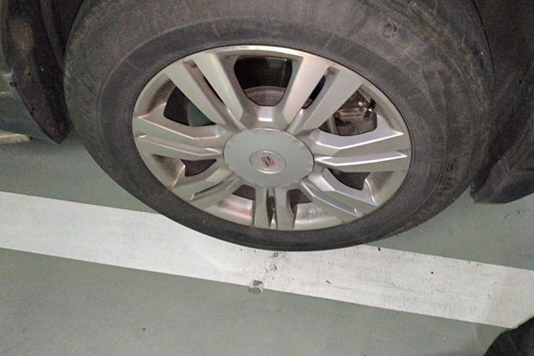 Used Cadillac SRX 2015 3.0L Elite Model Right Front Wheel Hub