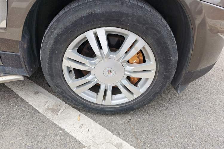 Used Cadillac SRX 2015 3.0L Comfort Version Right Front Wheel Hub