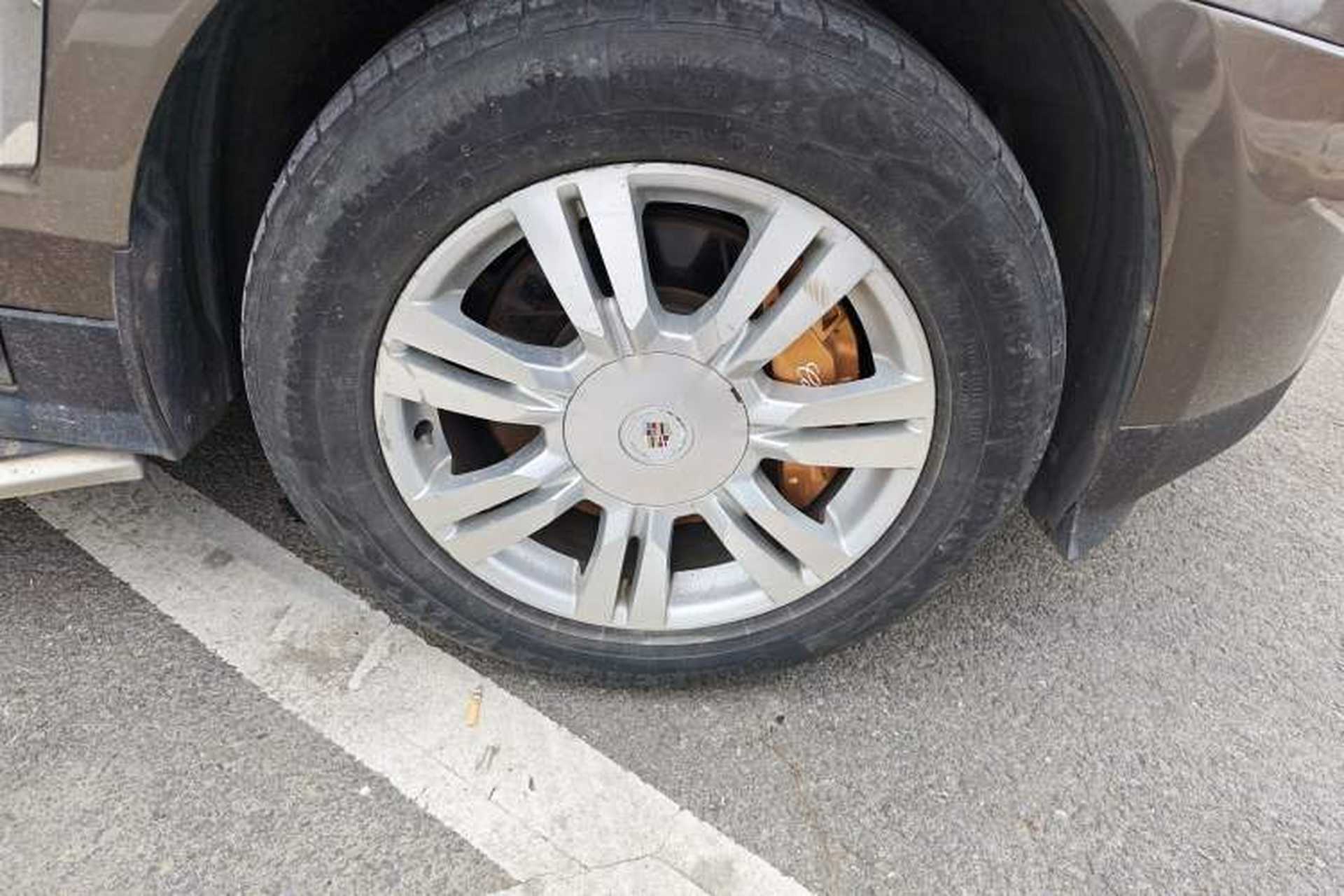Used Cadillac SRX 2015 3.0L Comfort Version Right Front Wheel Hub