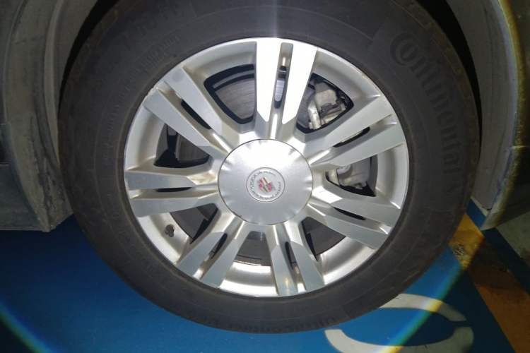 Used Cadillac SRX 2015 3.0L Elite Model Right Front Wheel Hub