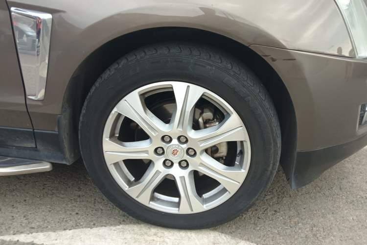 Used Cadillac SRX  Right Front Wheel Hub