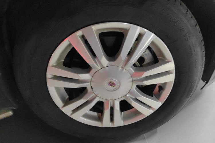 Used Cadillac SRX 2015 3.0L Elite Model Right Front Wheel Hub