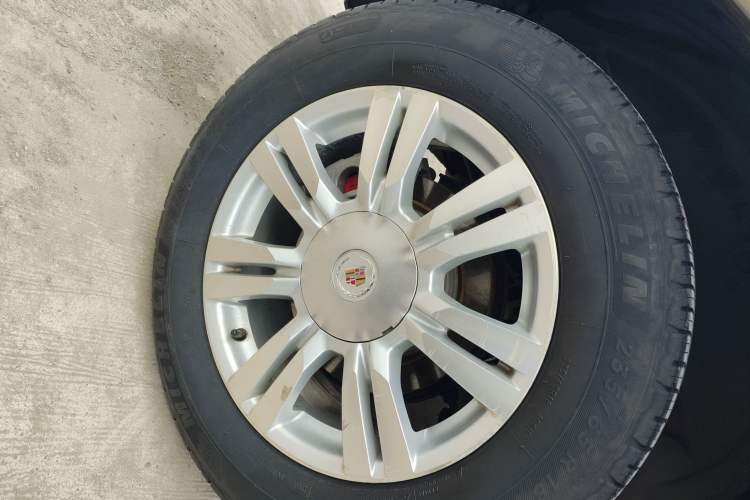 Used Cadillac SRX 2015 3.0L Comfort Version Right Rear Wheel Hub
