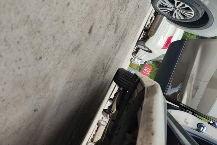 Used Cadillac SRX 2015 3.0L Comfort Version Right Side Sill