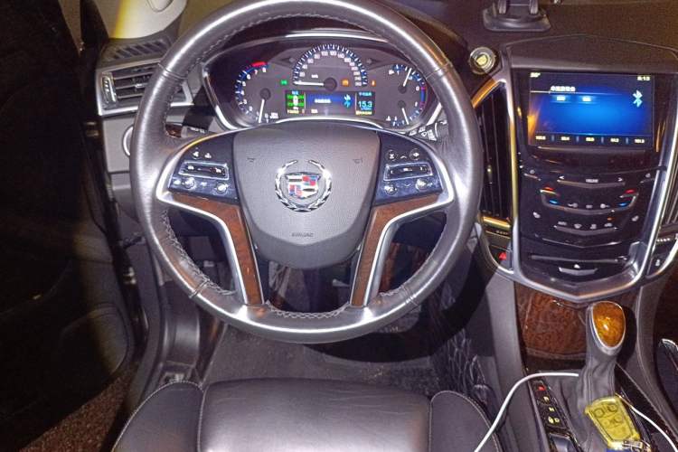 Used Cadillac SRX 2015 3.0L Elite Model Steering Wheel
