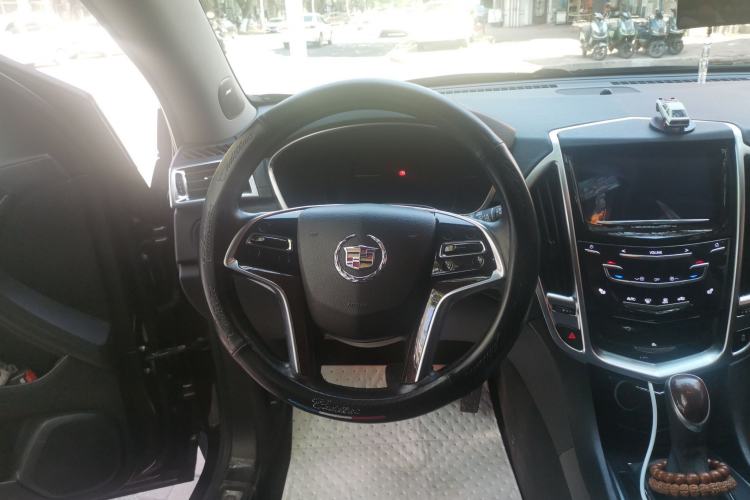 Used Cadillac SRX 2015 3.0L Elite Model Steering Wheel