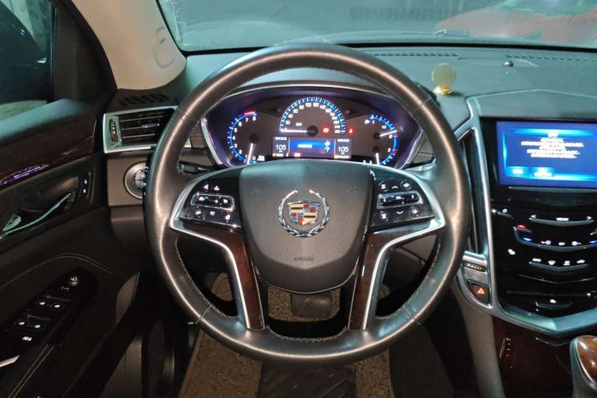 Used Cadillac SRX 2015 3.0L Elite Model Steering Wheel