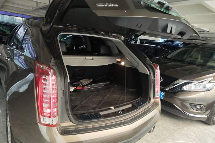 Used Cadillac SRX 2015 3.0L Comfort Version Trunk