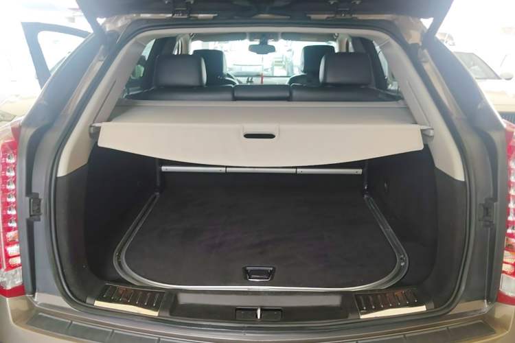 Used Cadillac SRX 2015 3.0L Elite Model Trunk