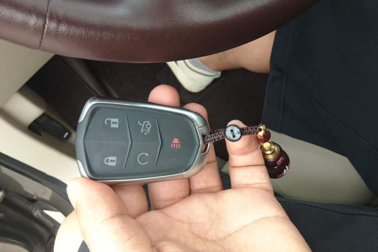 Used Cadillac SRX  Vehicle Key