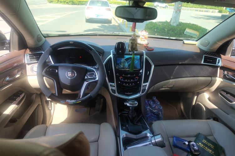 Used Cadillac SRX 2015 3.0L Elite Model Center Console