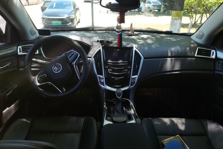 Used Cadillac SRX 2015 3.0L Comfort Version Center Console