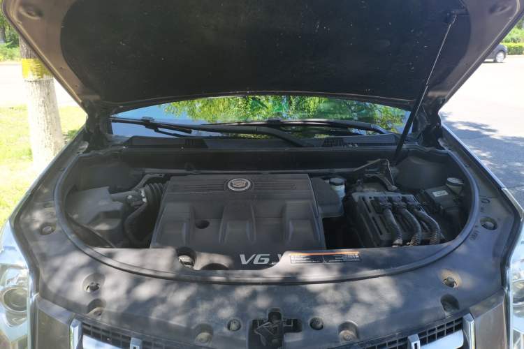 Used Cadillac SRX 2015 3.0L Comfort Version Engine Bay