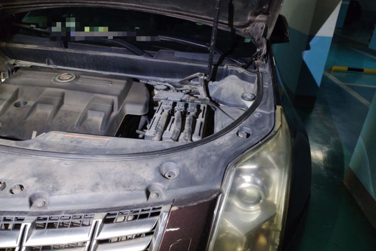 Used Cadillac SRX 2015 3.0L Comfort Version Engine Bay Left