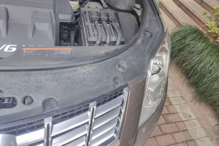 Used Cadillac SRX 2015 3.0L Comfort Version Engine Bay Left