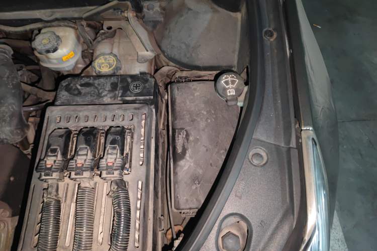 Used Cadillac SRX 2015 3.0L Comfort Version Engine Bay Left