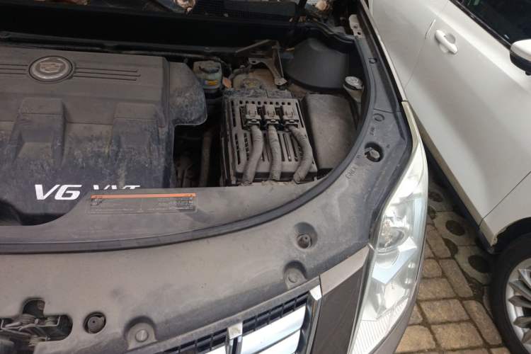 Used Cadillac SRX 2015 3.0L Comfort Version Engine Bay Left
