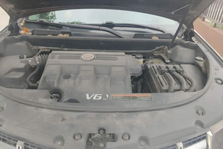 Used Cadillac SRX 2015 3.0L Comfort Version Engine Bay