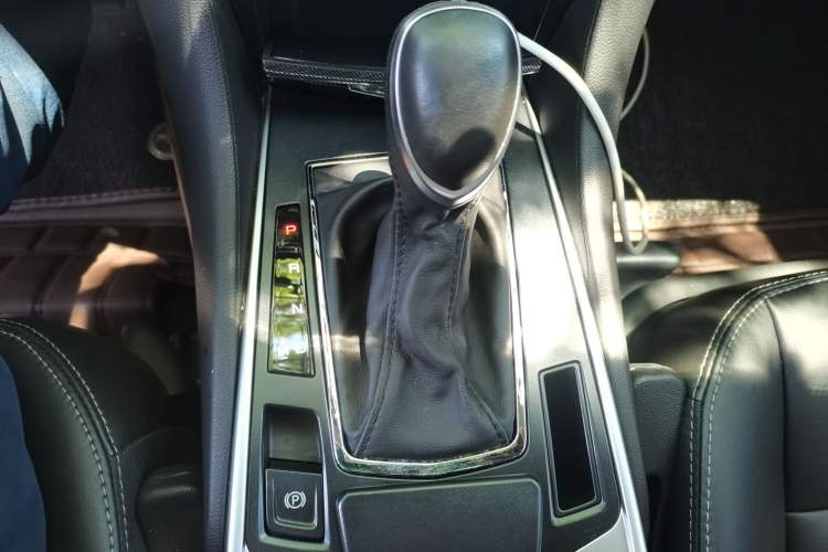 Used Cadillac SRX 2015 3.0L Comfort Version Gear Lever