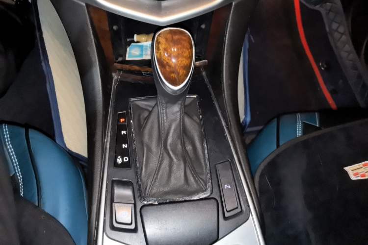 Used Cadillac SRX 2015 3.0L Elite Model Gear Lever