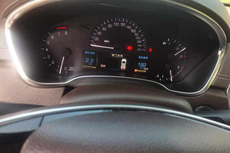 Used Cadillac SRX 2015 3.0L Elite Model Odometer Close Up