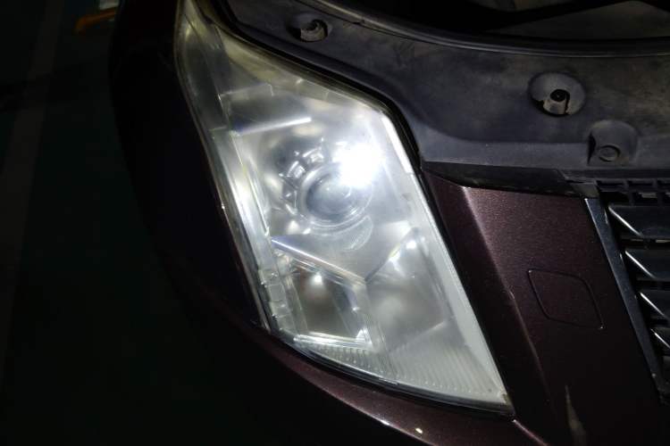 Used Cadillac SRX 2015 3.0L Comfort Version Right Front Headlight