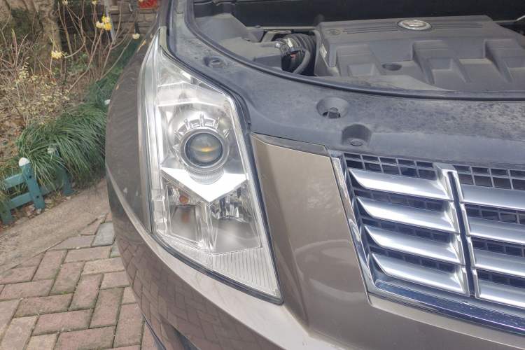Used Cadillac SRX 2015 3.0L Comfort Version Right Front Headlight