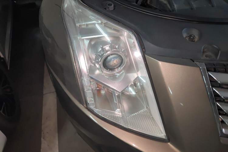 Used Cadillac SRX 2015 3.0L Comfort Version Right Front Headlight