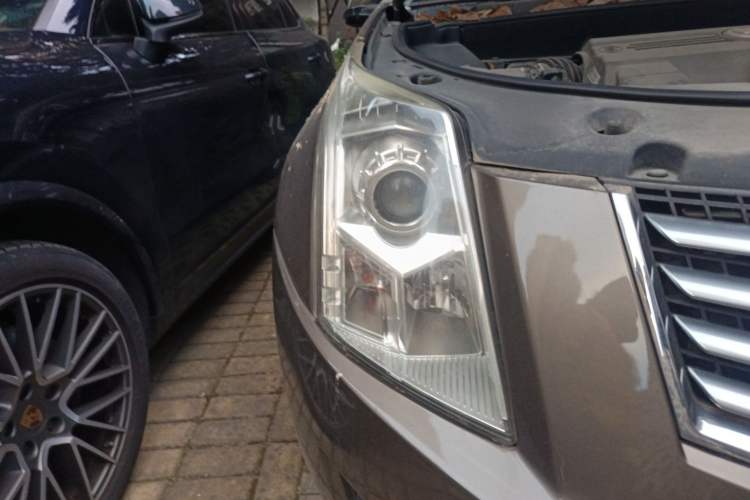Used Cadillac SRX 2015 3.0L Comfort Version Right Front Headlight
