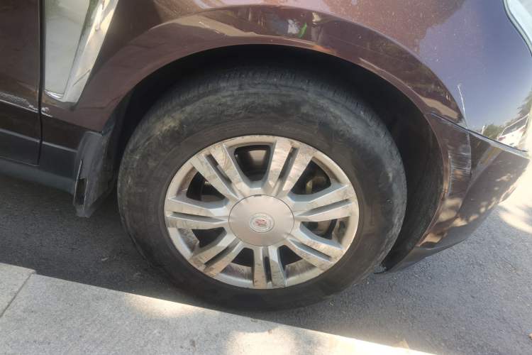 Used Cadillac SRX 2015 3.0L Elite Model Right Front Wheel Hub
