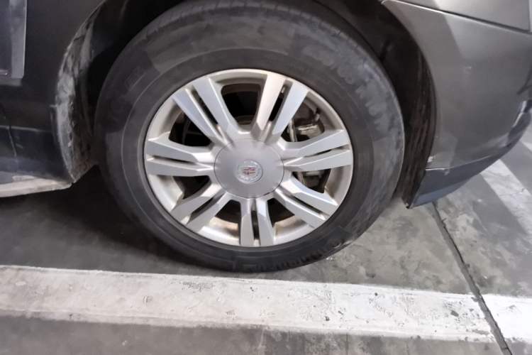 Used Cadillac SRX 2015 3.0L Elite Model Right Front Wheel Hub